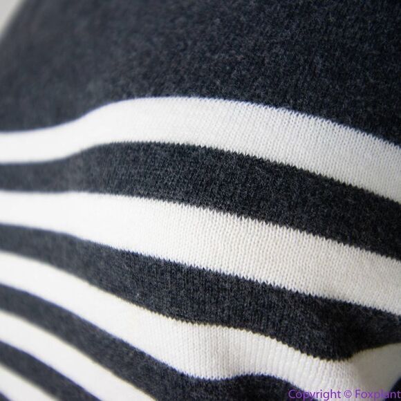 Vince 100% cotton grey stripe crewneck sweater, size Small - Picture 8 of 15